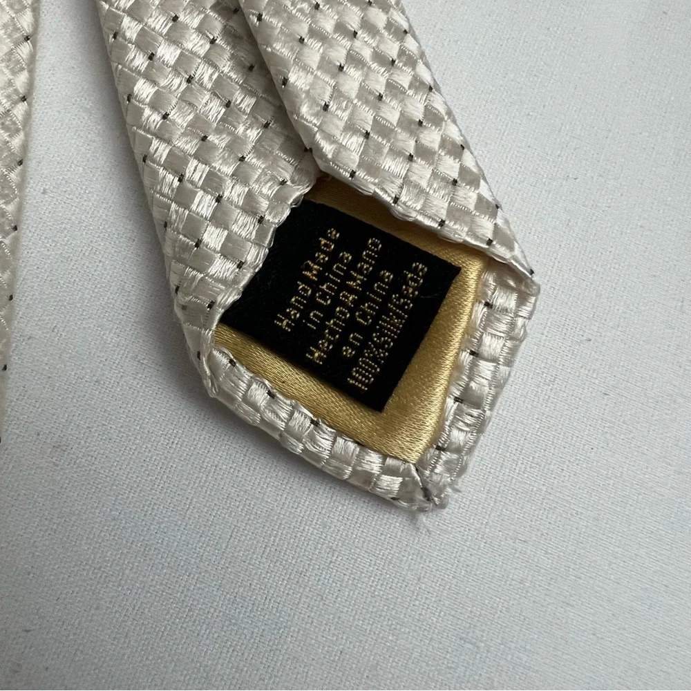 Donald J TRUMP Signature Collection Handmade 100% Silk Designer Tie‎ Ivory Woven
